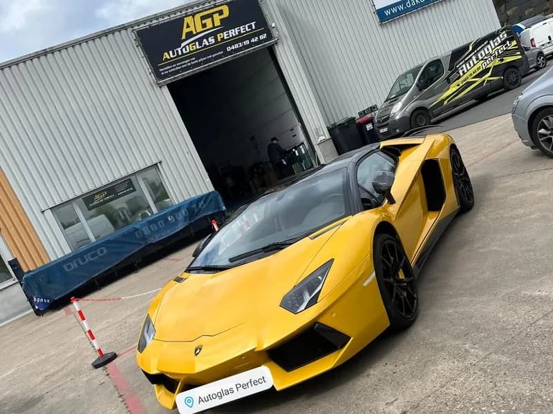 Gele Lamborghini Aventador voor de werkplaats in Merksem
